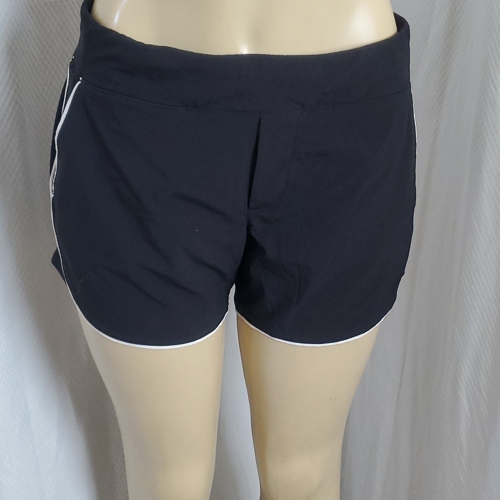 Athleta Women’s Black and White Shorts with Pockets Size 6